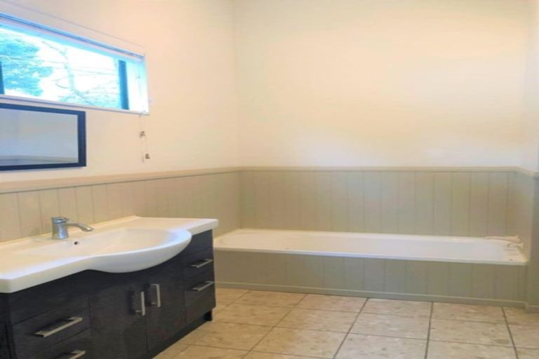 Photo of property in 84 Colwill Road, Massey, Auckland, 0614