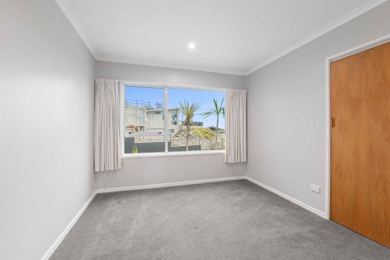 Photo of property in 2 Findlay Street, Moturoa, New Plymouth, 4310