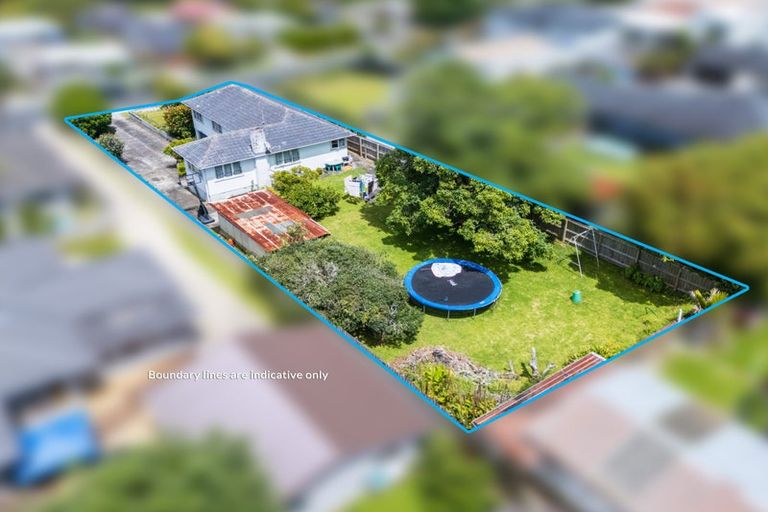 Photo of property in 13 Waione Avenue, Te Atatu Peninsula, Auckland, 0610