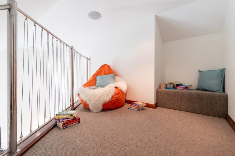 Photo of property in 2/3 Gard Street, Silverstream, Upper Hutt, 5019