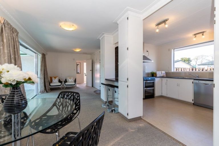 Photo of property in 16 Warren Crescent, Hillmorton, Christchurch, 8025