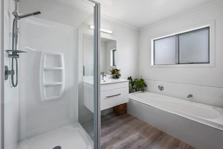 Photo of property in 8 Larches Lane, Kinloch, Taupo, 3377