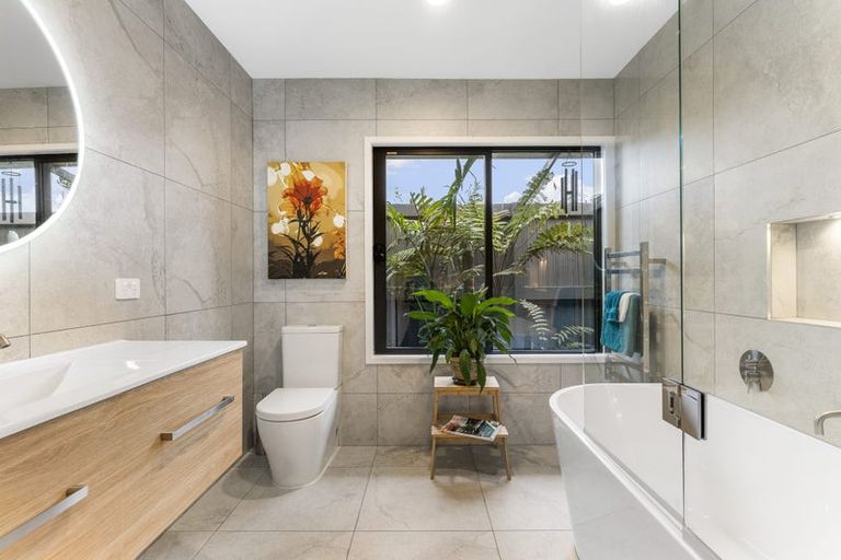 Photo of property in 130 Bramley Drive, Farm Cove, Auckland, 2012