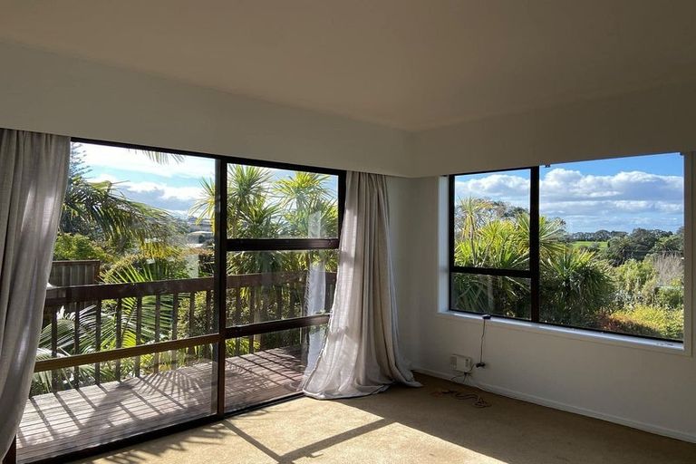 Photo of property in 2/43 Eastcliffe Road, Castor Bay, Auckland, 0620