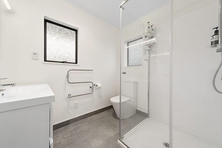 Photo of property in 106 The Circle, Manly, Whangaparaoa, 0930