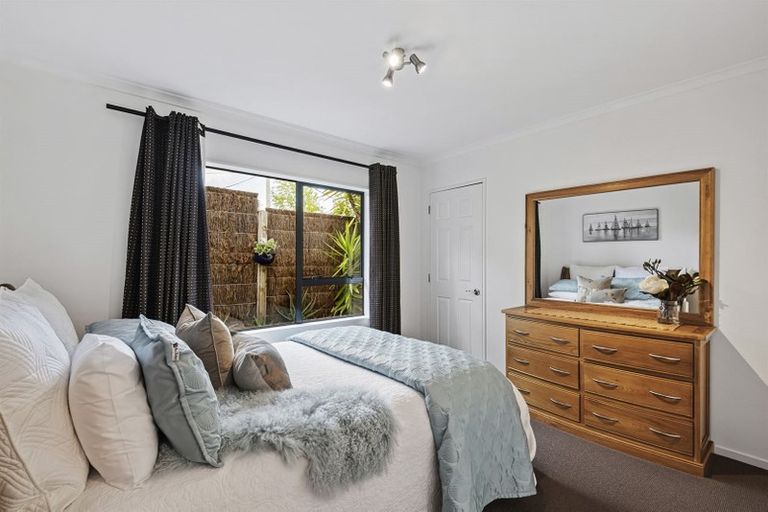 Photo of property in 31 Seaton Road, Murrays Bay, Auckland, 0630