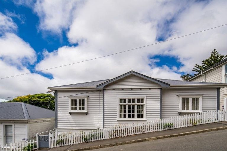 Photo of property in 51 Aurora Terrace, Kelburn, Wellington, 6012