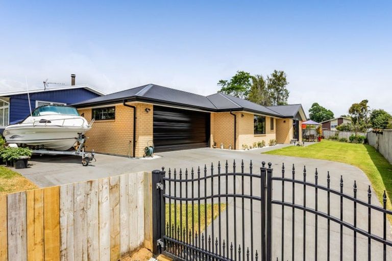 Photo of property in 13 Karaka Street, Merrilands, New Plymouth, 4312