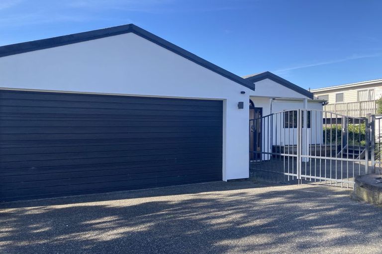 Photo of property in 27 Eskdale Road, Papakowhai, Porirua, 5024