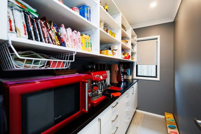 Photo of property in 8 Butler Place, Fitzherbert, Palmerston North, 4410