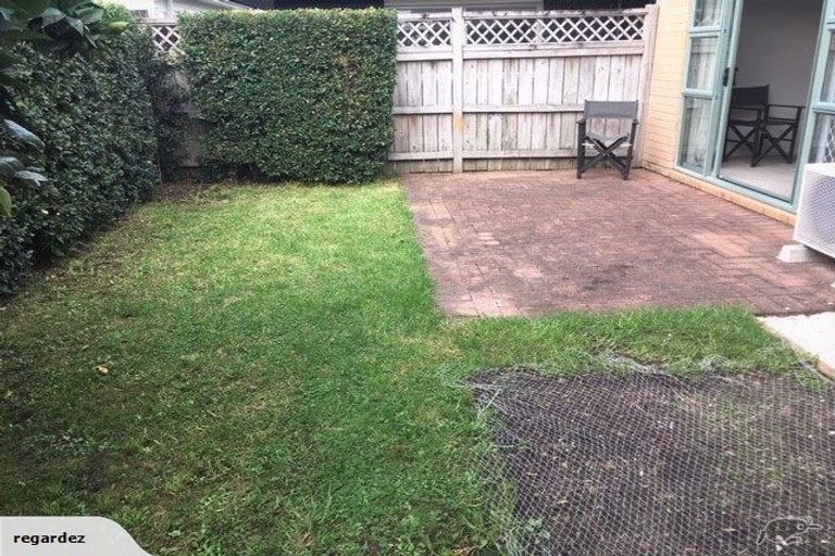 Photo of property in 4 Wakaroa Avenue, Te Atatu Peninsula, Auckland, 0610