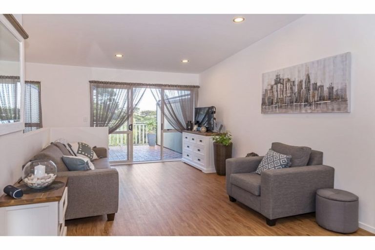 Photo of property in 1/206 Manuka Road, Bayview, Auckland, 0629