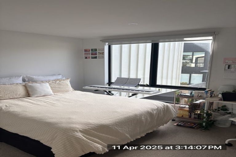 Photo of property in 2/210 Karori Road, Karori, Wellington, 6012