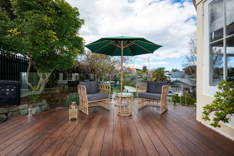 Photo of property in 14 Cameron Road, Bluff Hill, Napier, 4110