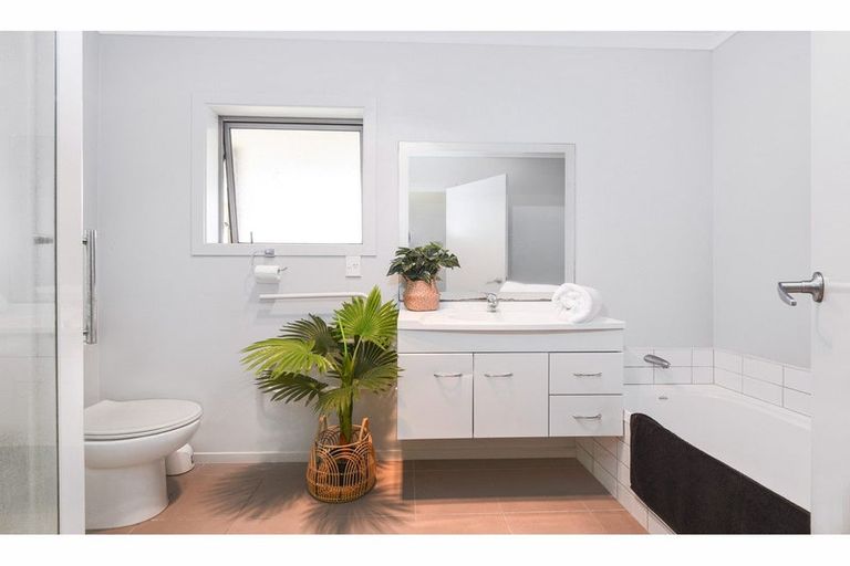 Photo of property in 38/64 Kawaha Point Road, Kawaha Point, Rotorua, 3010