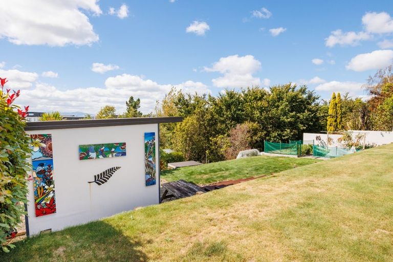 Photo of property in 27 Ruapehu Drive, Fitzherbert, Palmerston North, 4410