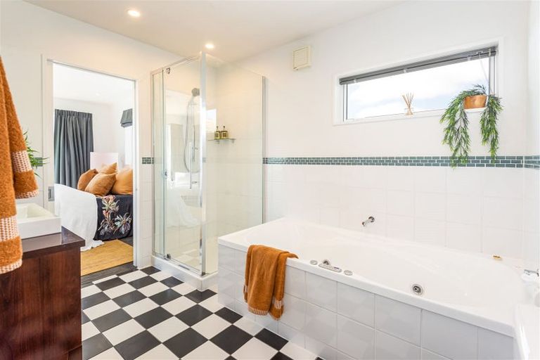 Photo of property in 40 Belleview Terrace, Mount Pleasant, Christchurch, 8081