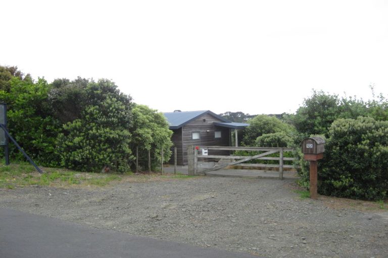 Photo of property in 42 Roberts Road, Matakatia, Whangaparaoa, 0930