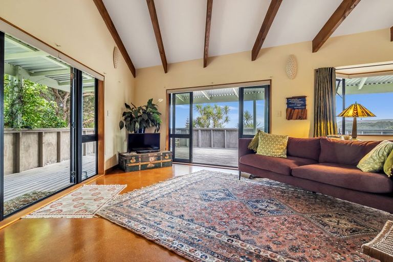 Photo of property in 117 Seaview Road, Piha, New Lynn, 0772