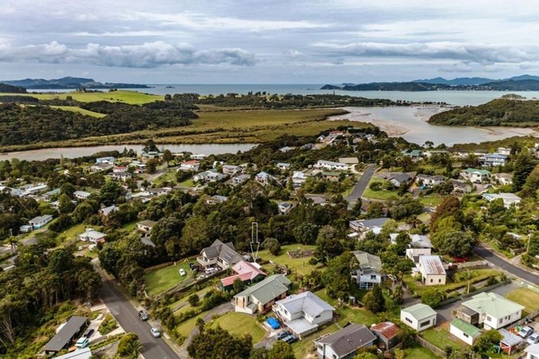 Photo of property in 11 Falls View Road, Haruru, 0204