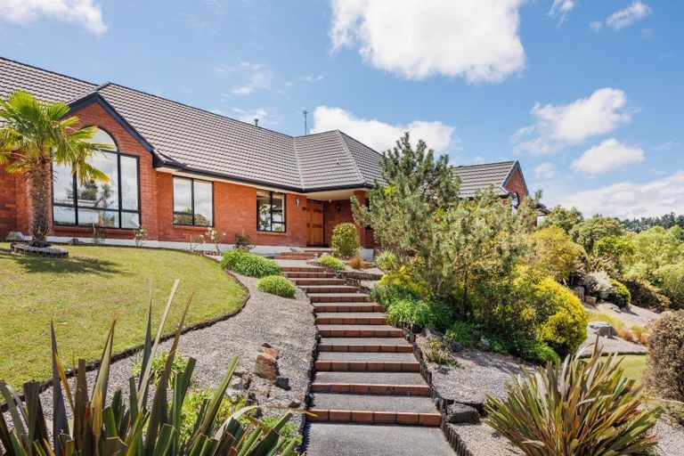 Photo of property in 54 Cashmere Drive, Fitzherbert, Palmerston North, 4410