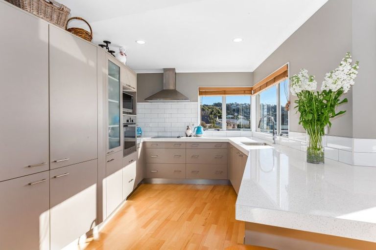 Photo of property in 18 Leeward Drive, Whitby, Porirua, 5024