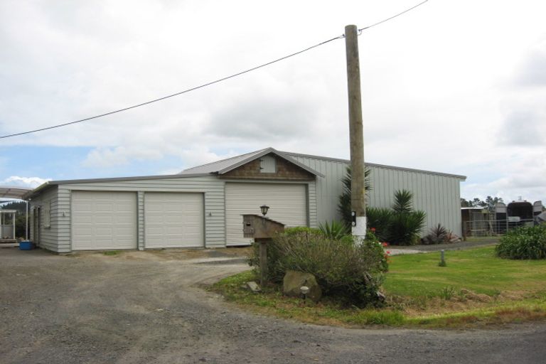 Photo of property in 56 Motu Road, Kumeu, 0891