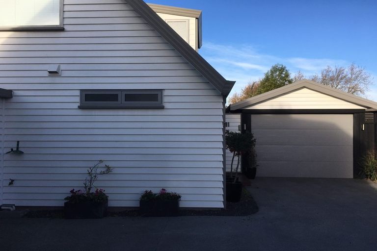 Photo of property in 2/52 Crofton Road, Harewood, Christchurch, 8051