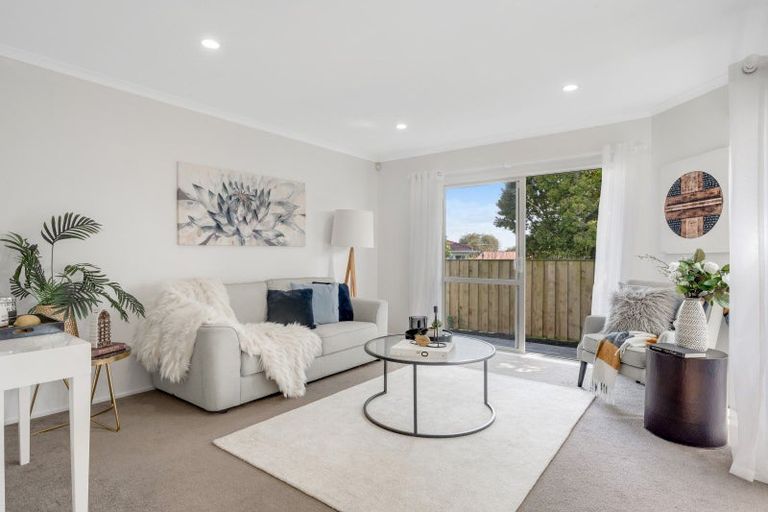 Photo of property in 2/17 Bain Place, Bucklands Beach, Auckland, 2014