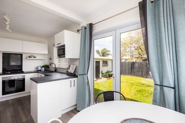 Photo of property in 3 Roto Street, Westown, New Plymouth, 4310