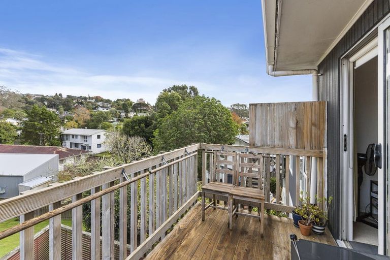 Photo of property in 1/6 Ellice Road, Totara Vale, Auckland, 0629