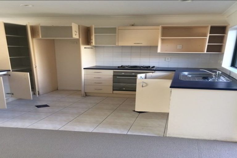 Photo of property in 4 Belleek Close, Weymouth, Auckland, 2103