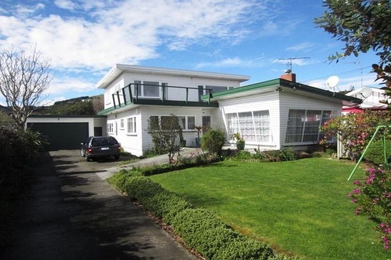Photo of property in 52 Oxford Street, Tawa, Wellington, 5028