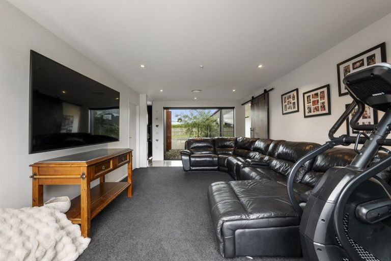 Photo of property in 9b Cross Street, Lepperton, New Plymouth, 4373