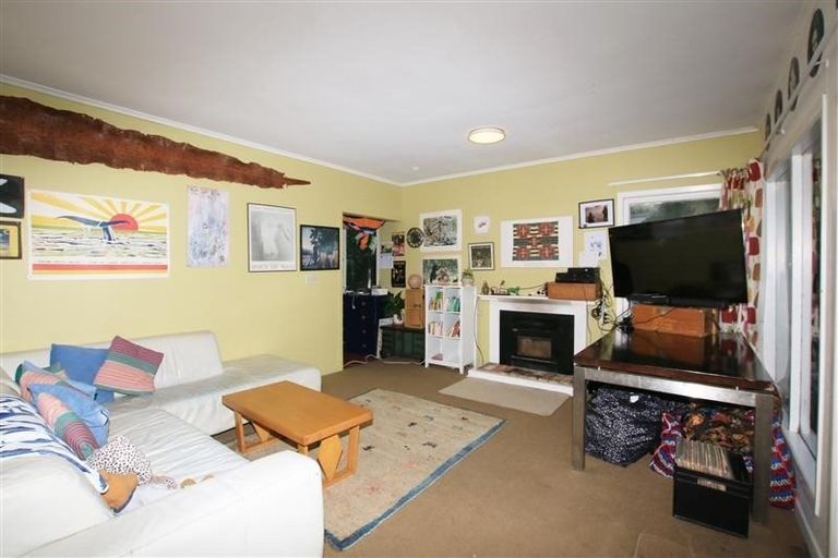 Photo of property in 15 Tinopai Road, Titirangi, Auckland, 0604
