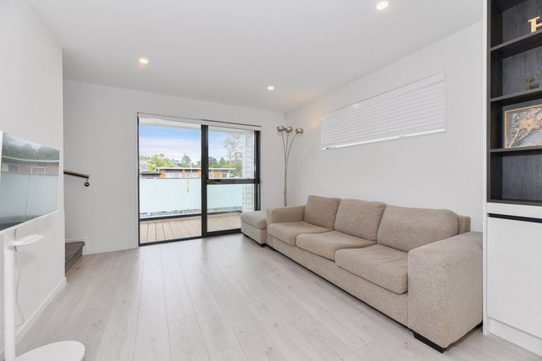 Photo of property in 4/35 Hogans Road, Glenfield, Auckland, 0629