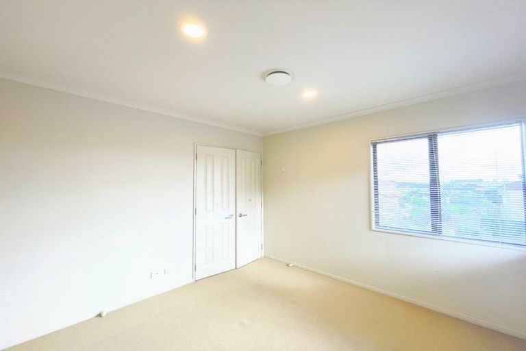 Photo of property in 12 Oakville Avenue, Flat Bush, Auckland, 2016
