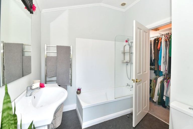 Photo of property in 1/9 Cresta Avenue, Beach Haven, Auckland, 0626