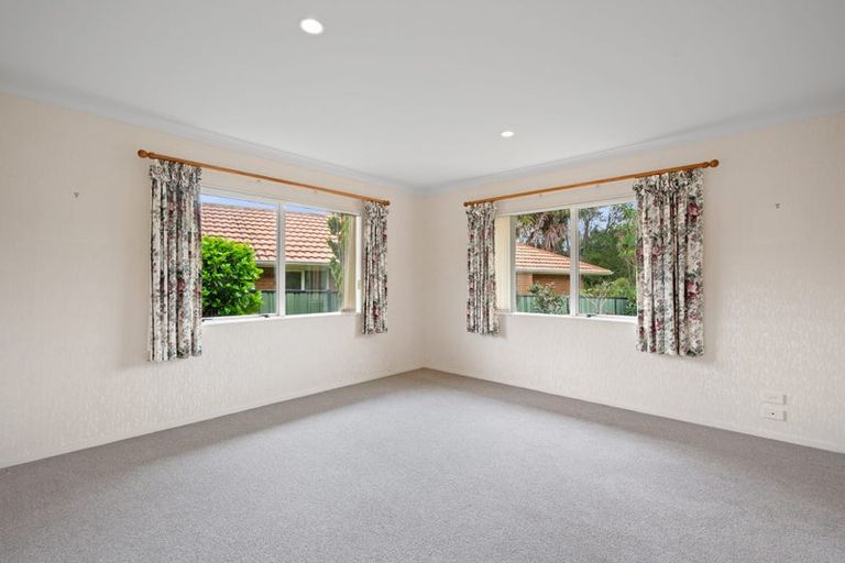 Photo of property in 6 Cabeleigh Drive, Helensville, 0800