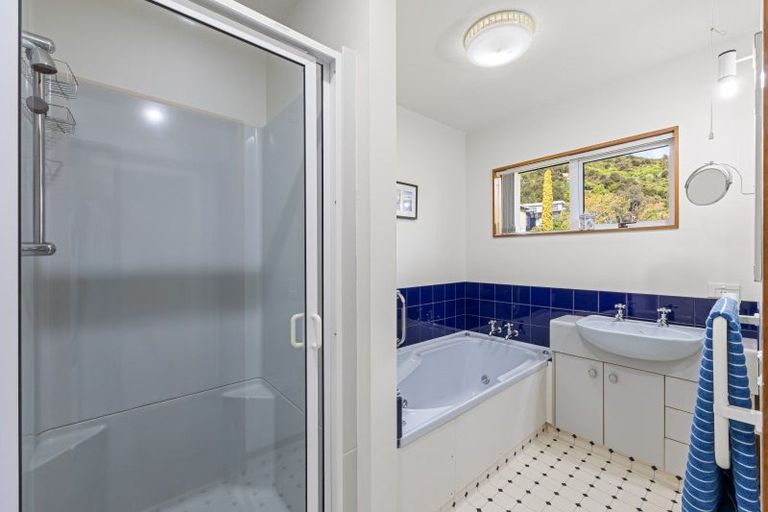 Photo of property in 5 Moana View Road, Waikawa, Picton, 7220