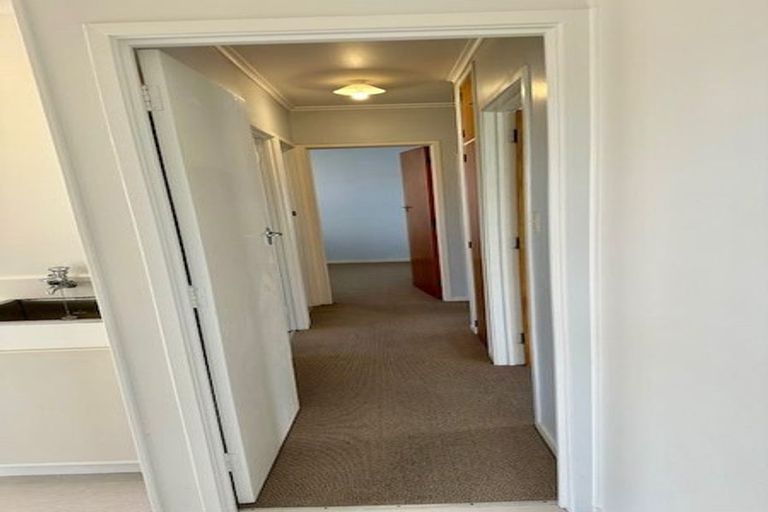 Photo of property in 2/38 Knightsbridge Drive, Forrest Hill, Auckland, 0620