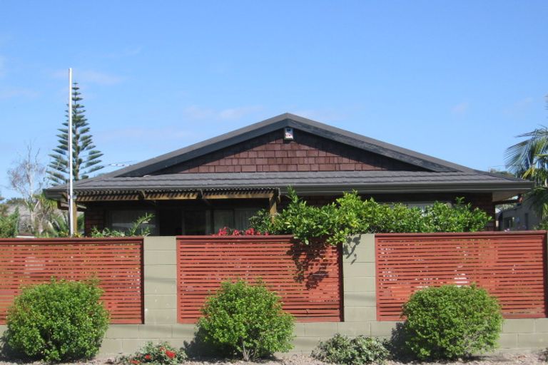 Photo of property in 2/2 Westbourne Road, Murrays Bay, Auckland, 0630