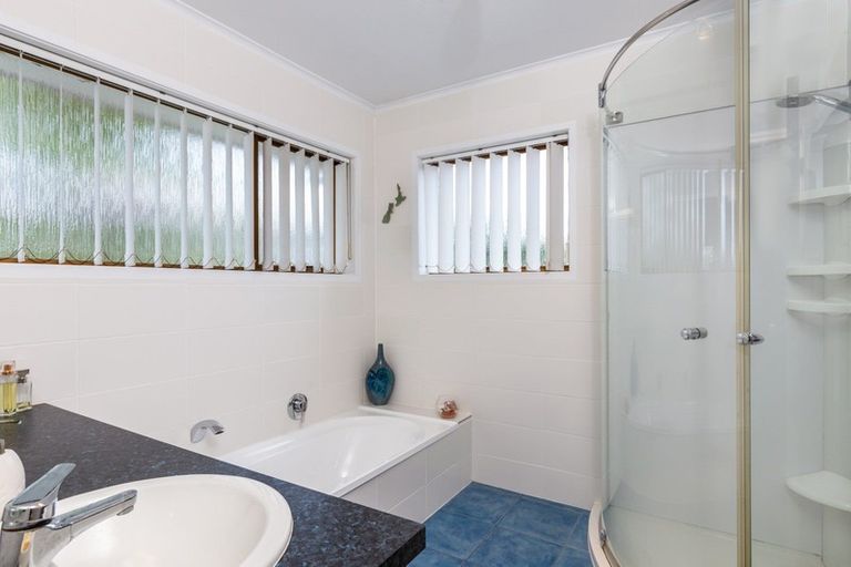 Photo of property in 16 Kempton Place, Richmond Heights, Taupo, 3330