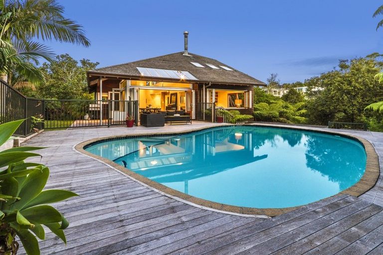Photo of property in 24b Channel View Road, Campbells Bay, Auckland, 0630