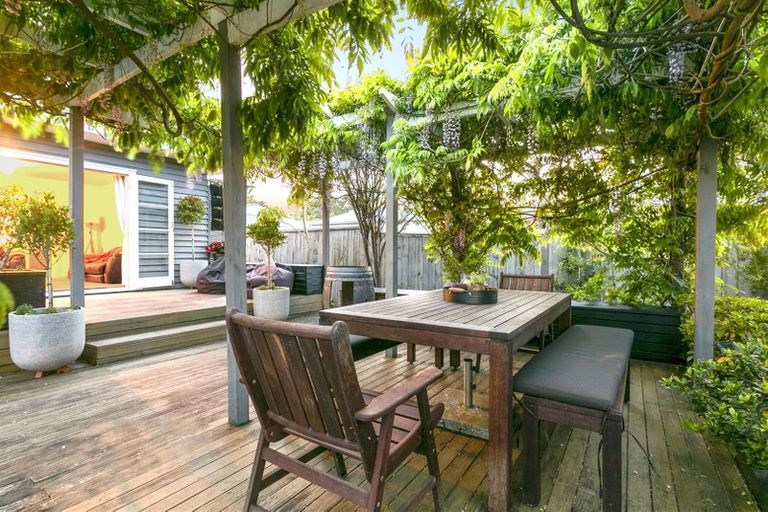 Photo of property in 1/105 Nile Road, Milford, Auckland, 0620
