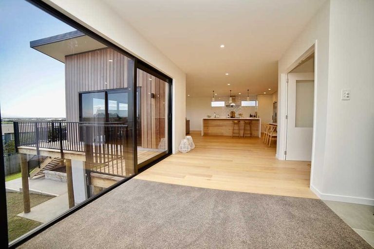 Photo of property in 27 Cannon Hill Crescent, Mount Pleasant, Christchurch, 8081