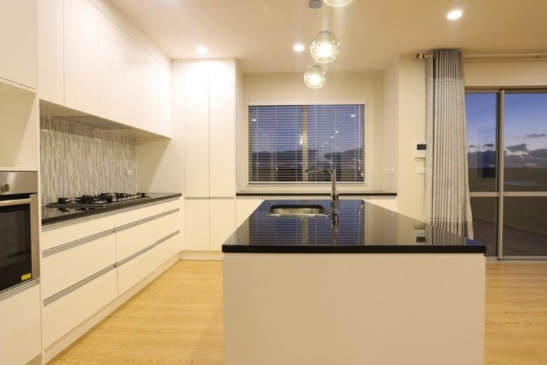 Photo of property in 18 Kingfisher Road, Silverdale, 0932