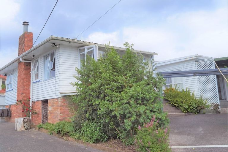 Photo of property in 228 Whitney Street, Blockhouse Bay, Auckland, 0600