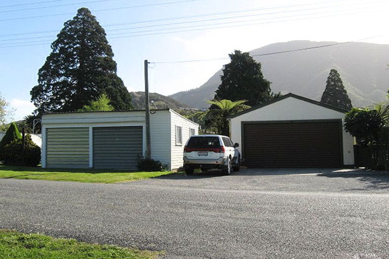 Photo of property in 49 Devon Street, Picton, 7220