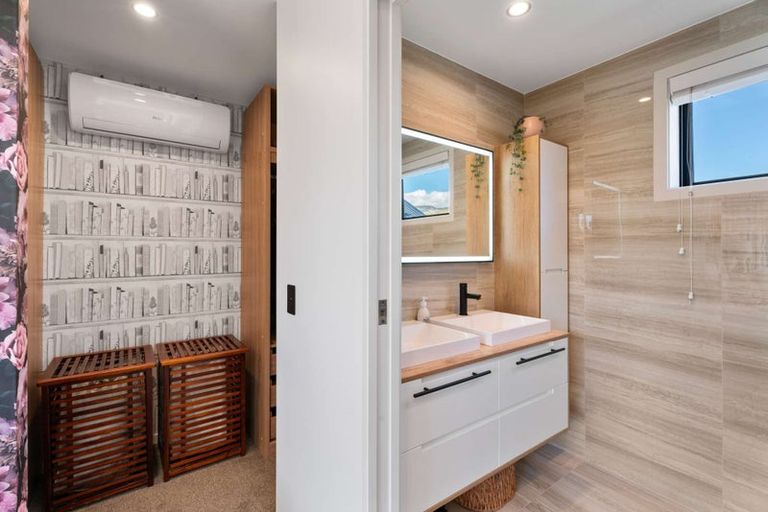 Photo of property in 52 Stratford Drive, Mount Pisa, Cromwell, 9383